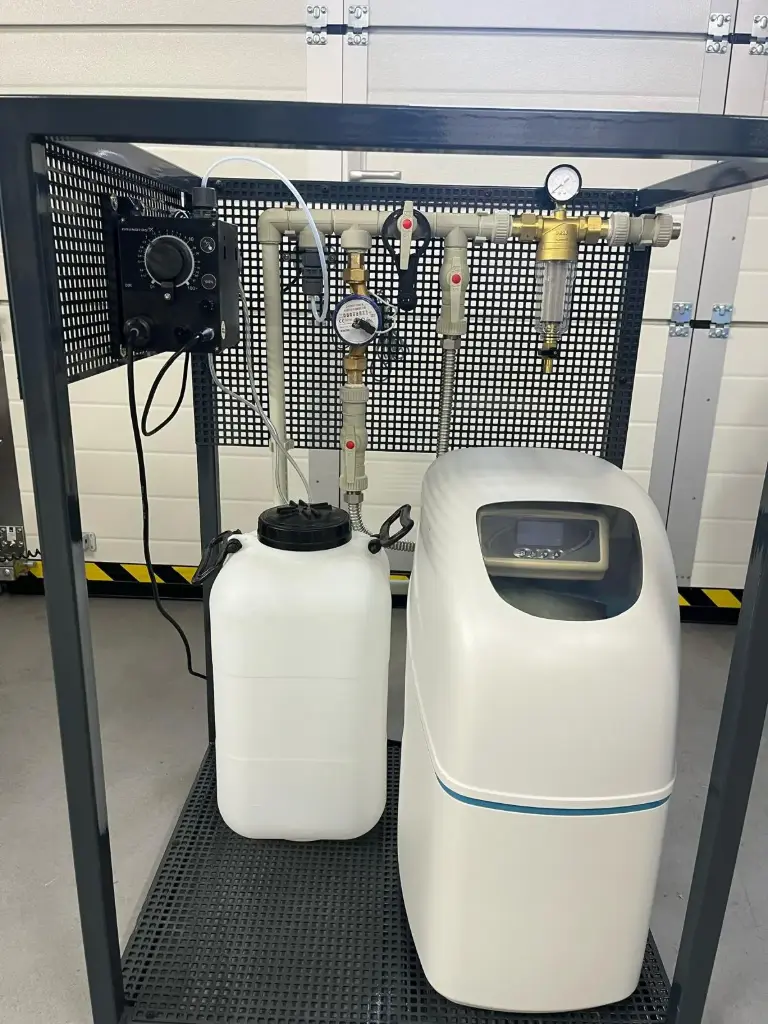 Automatická úpravna vody BUV pro topné a chladicí systémy s dávkováním inhibitoru koroze